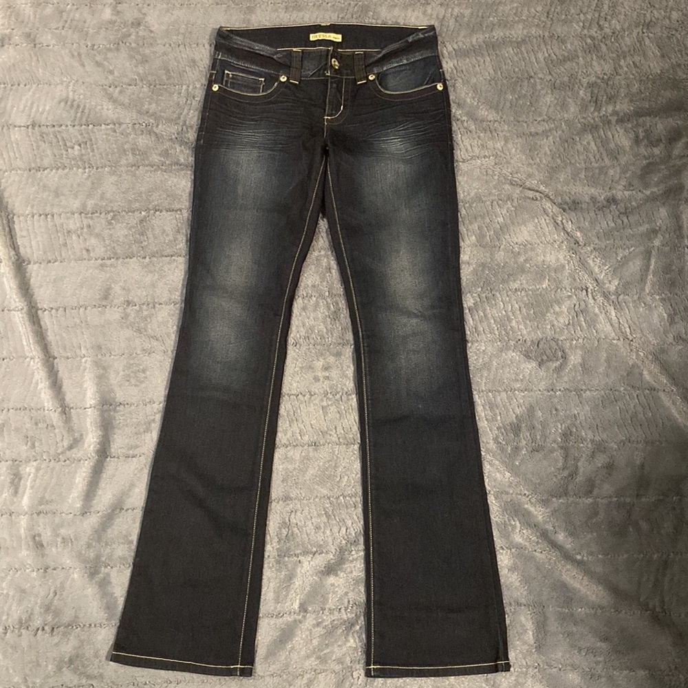 **Never worn** Guess jeans size 27 ✨ Rhinestones on the pockets✨